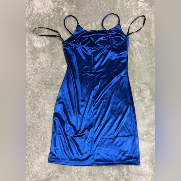 Elegant Blue Satin Dress - Picture 2 of 5